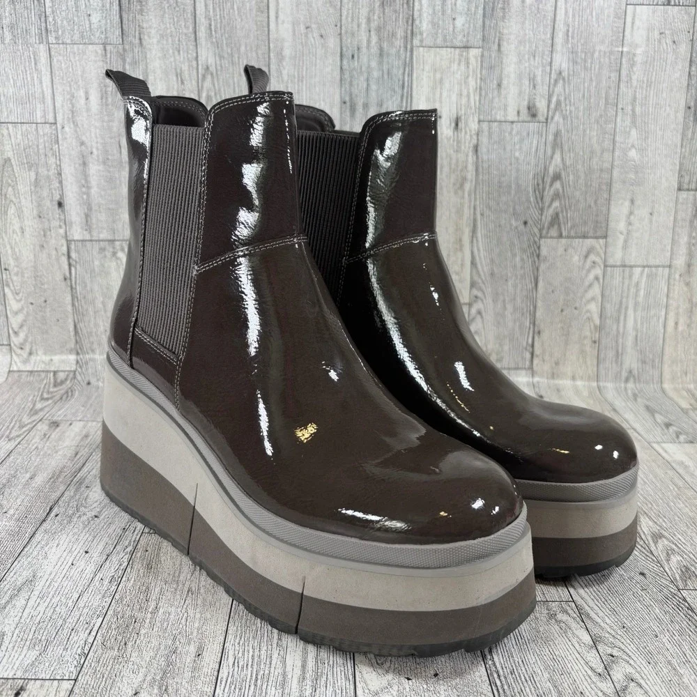 Naked Feet Women's 7.5 M Platform Boots‎ Ankle Wedge Guild Brown Patent Chelsea